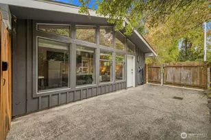 3860 NE 41st St, Seattle, WA 98105 - Photo 24