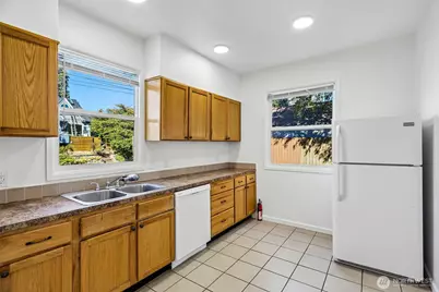 6558 16th Avenue NW, Seattle, WA 98117 - Photo 10