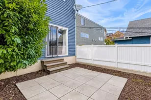 3619 22nd Ave W, Seattle, WA 98199 - Photo 2