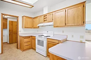 9664 NE Maple Dr, Moses Lake, WA 98837 - Photo 14