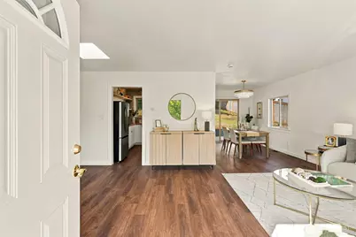 10233 8th Avenue SW, Seattle, WA 98146 - Photo 2