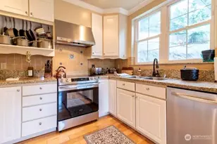 17514 W Riverside Dr, Bothell, WA 98011 - Photo 6