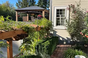 17514 W Riverside Dr, Bothell, WA 98011 - Photo 2