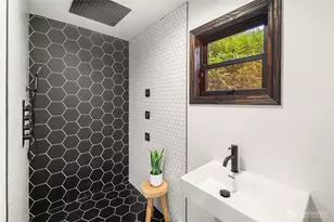 3825 33rd Ave W, Seattle, WA 98199 - Photo 32