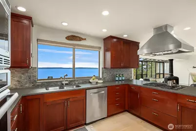 2583 Magnolia Boulevard W, Seattle, WA 98199 - Photo 12