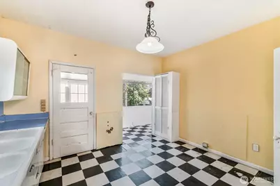 700 Warren Avenue N, Seattle, WA 98109 - Photo 14