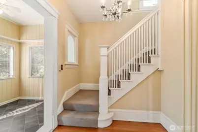 700 Warren Avenue N, Seattle, WA 98109 - Photo 18