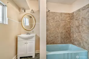 700 Warren Ave N, Seattle, WA 98109 - Photo 24