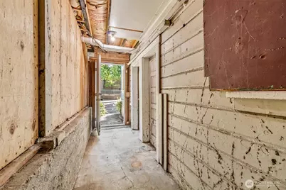 700 Warren Avenue N, Seattle, WA 98109 - Photo 32