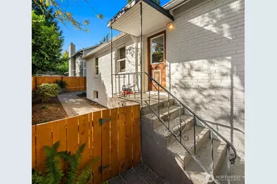 8015 42nd Avenue NE, Seattle, WA 98115 - Photo 32