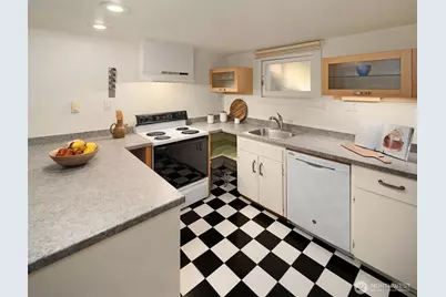 8015 42nd Avenue NE, Seattle, WA 98115 - Photo 22