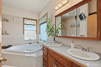 10821 Crestwood Drive S, Seattle, WA 98178 - Photo 26