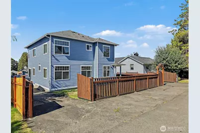 10821 Crestwood Drive S, Seattle, WA 98178 - Photo 30