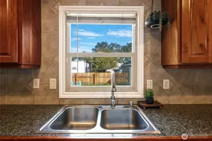 222 NW 6th, Milton-Freewater, OR 97862 - Photo 8