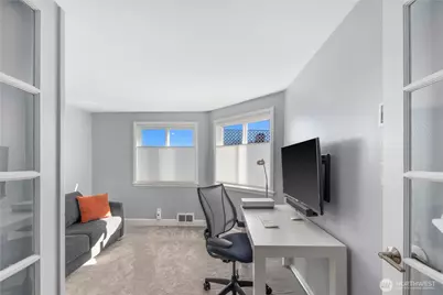 7111 Linden Avenue N #304, Seattle, WA 98103 - Photo 24