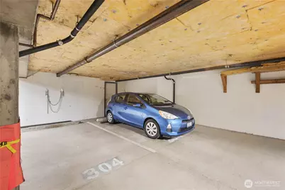 7111 Linden Avenue N #304, Seattle, WA 98103 - Photo 40