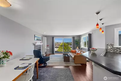 7111 Linden Avenue N #304, Seattle, WA 98103 - Photo 8