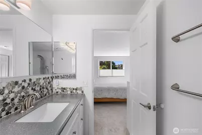 7111 Linden Avenue N #304, Seattle, WA 98103 - Photo 22