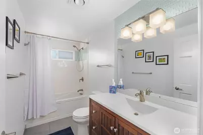 7111 Linden Avenue N #304, Seattle, WA 98103 - Photo 28