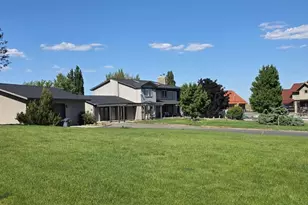 8601 Scenic Dr, Yakima, WA 98908 - Photo 2