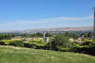 8601 Scenic Dr, Yakima, WA 98908 - Photo 30