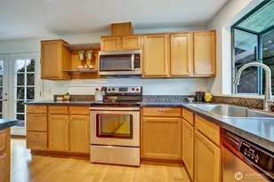 13732 A Corliss Ave N, Seattle, WA 98133 - Photo 12