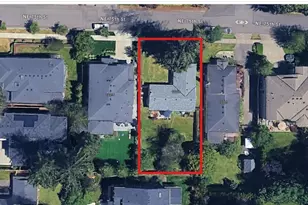 12221 NE 75th St, Kirkland, WA 98033 - Photo 2