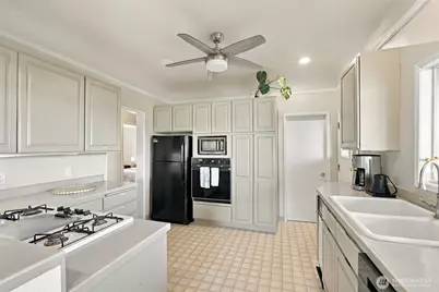 10115 66th Avenue S, Seattle, WA 98178 - Photo 14