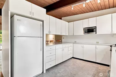 2439 160th Avenue NE, Bellevue, WA 98008 - Photo 10