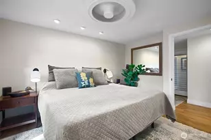 2400 E Howell St, Seattle, WA 98122 - Photo 20