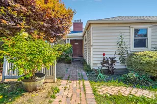 4044 39th Ave SW, Seattle, WA 98116 - Photo 2