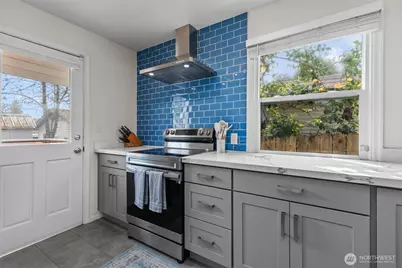 12450 1st Avenue SW, Burien, WA 98146 - Photo 6