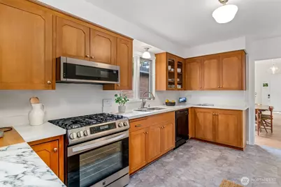 11037 Sand Point Way NE, Seattle, WA 98125 - Photo 10