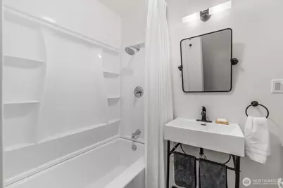 11037 Sand Point Way NE, Seattle, WA 98125 - Photo 20