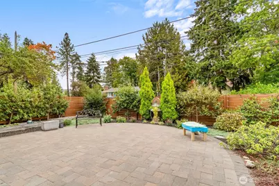 11037 Sand Point Way NE, Seattle, WA 98125 - Photo 24