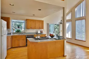 8057 Island Ct, Clinton, WA 98236 - Photo 4