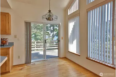 8057 Island Court, Clinton, WA 98236 - Photo 10