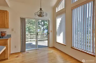 8057 Island Ct, Clinton, WA 98236 - Photo 10