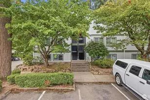 220 NE Dogwood St, Issaquah, WA 98027 - Photo 1