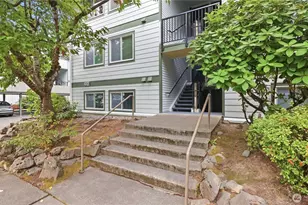220 NE Dogwood St, Issaquah, WA 98027 - Photo 2