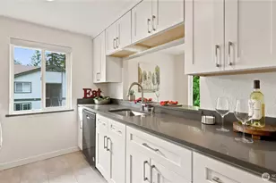 220 NE Dogwood St, Issaquah, WA 98027 - Photo 10