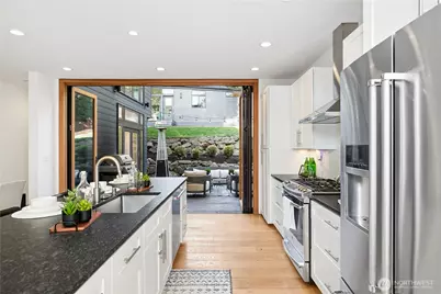 2825 22nd Avenue W, Seattle, WA 98199 - Photo 8