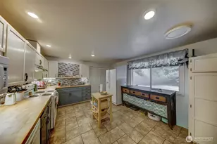 207 Seattle St W, Rainier, WA 98576 - Photo 8