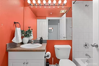 215 20th Avenue E #204, Seattle, WA 98112 - Photo 18
