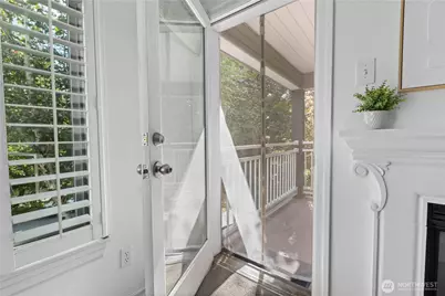 215 20th Avenue E #204, Seattle, WA 98112 - Photo 22