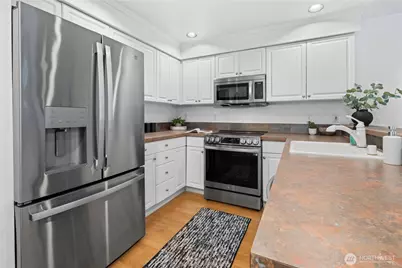 215 20th Avenue E #204, Seattle, WA 98112 - Photo 6