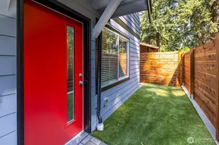 13732 Stone Ave N, Seattle, WA 98133 - Photo 2