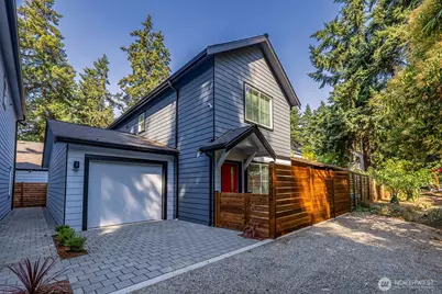 13732 Stone Avenue N, Seattle, WA 98133 - Photo 1