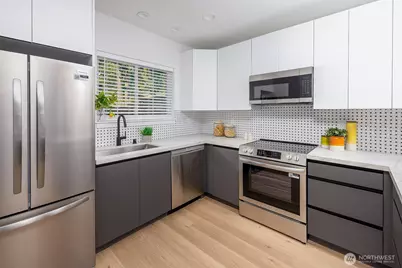 13732 Stone Avenue N, Seattle, WA 98133 - Photo 8