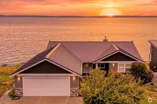 1106 Bayshore Dr, Camano Island, WA 98282 - Photo 2